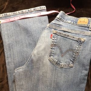Ladies size 16 relaxed boot cut Levi’s.